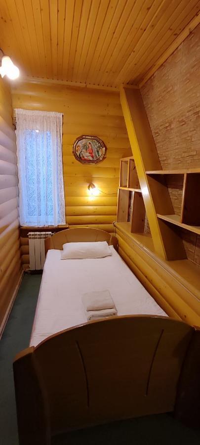 Hotel Лелеч Tatariv Esterno foto