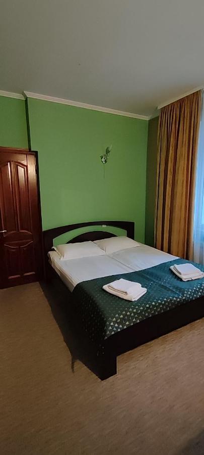 Hotel Лелеч Tatariv Esterno foto