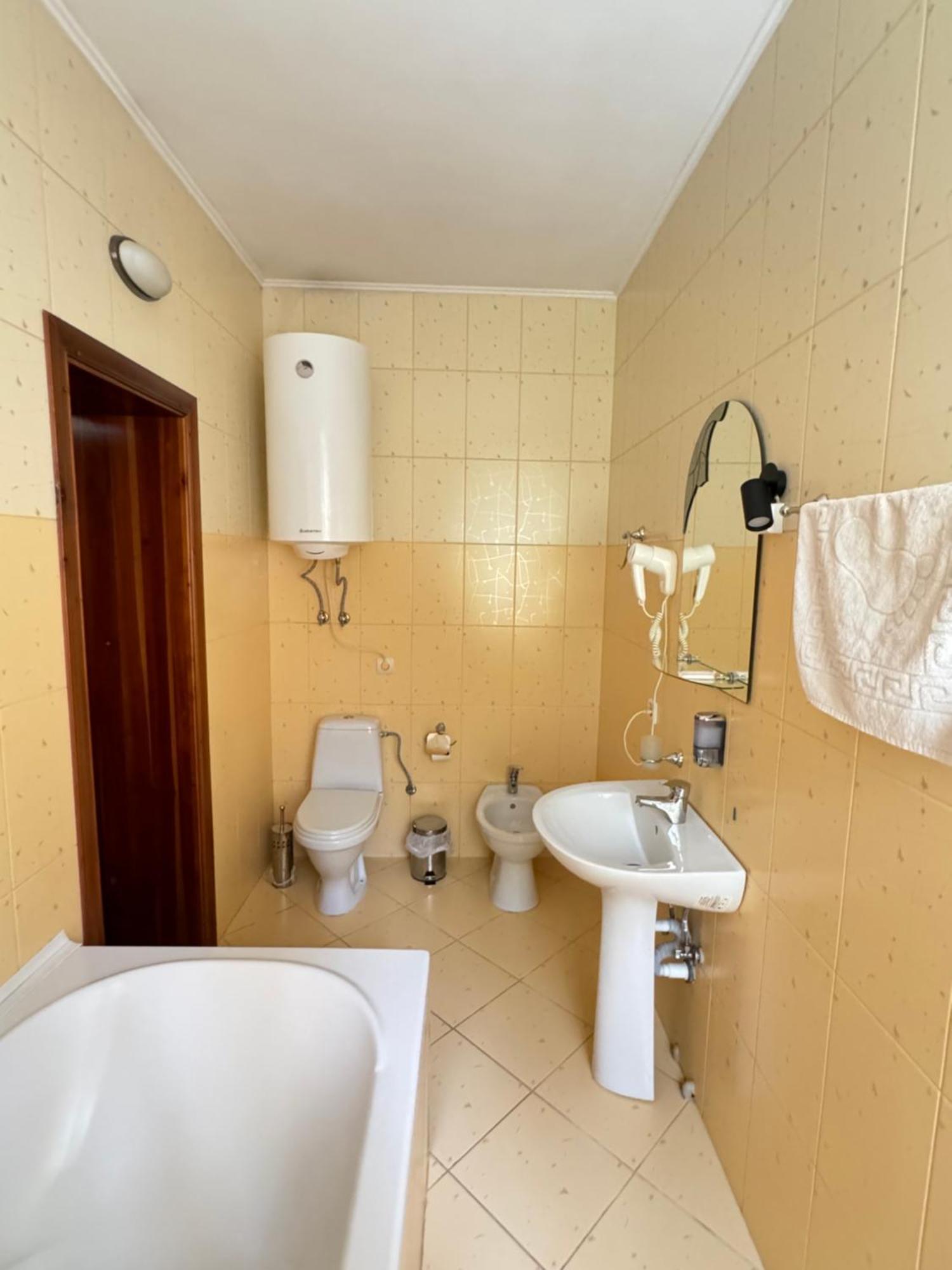 Hotel Лелеч Tatariv Esterno foto