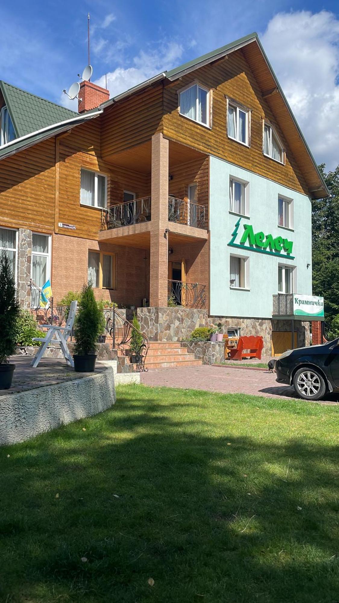 Hotel Лелеч Tatariv Esterno foto