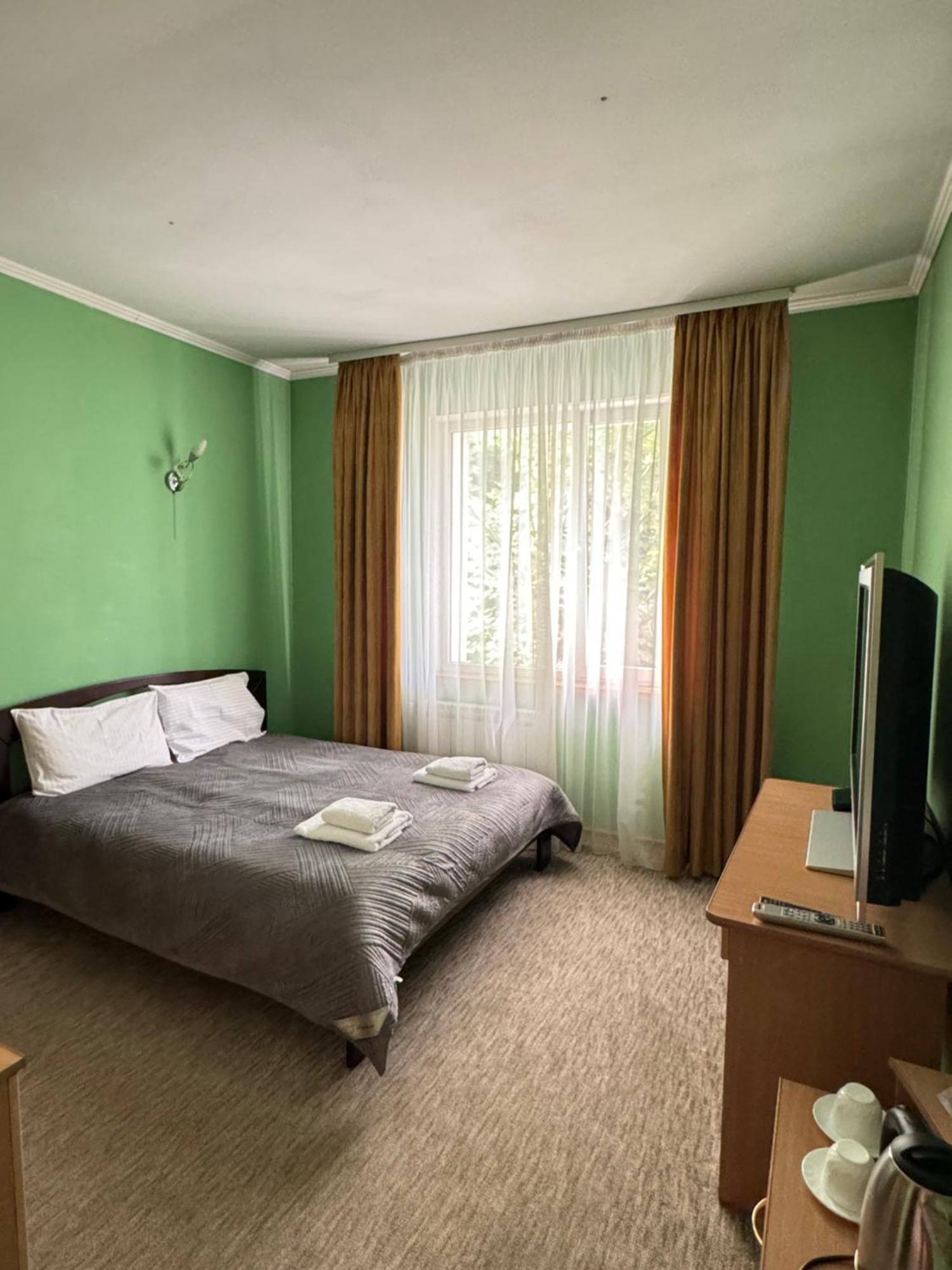 Hotel Лелеч Tatariv Esterno foto