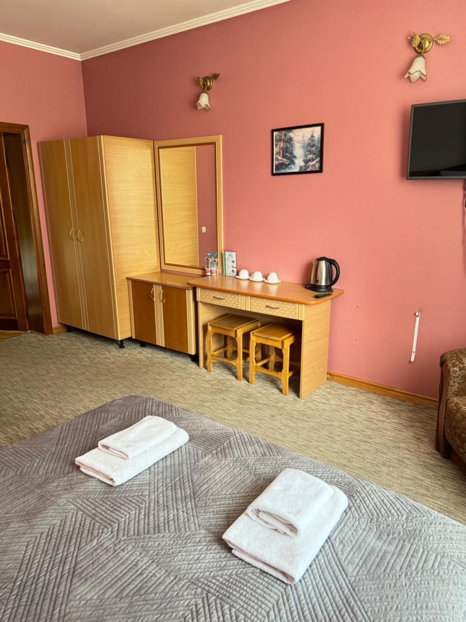 Hotel Лелеч Tatariv Esterno foto